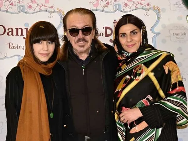 ناصر چشم آذر و همسر و دخترش